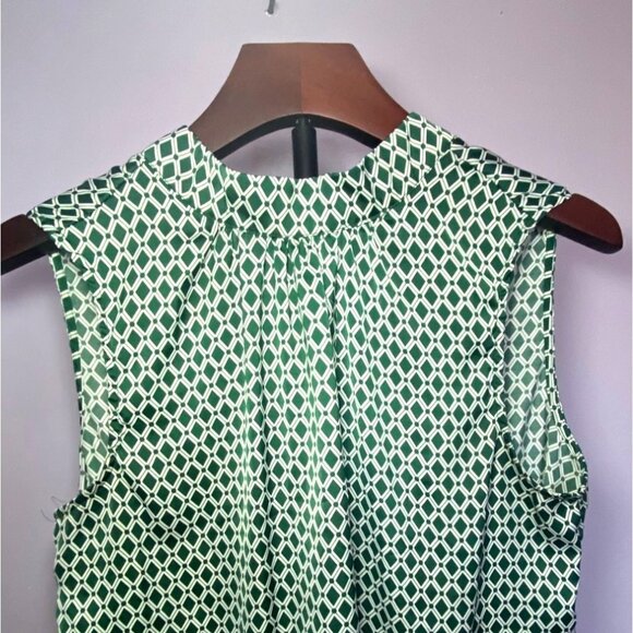 H & M Green Diamond Print Sleeveless Blouse Back Tie Detail Light & Comfortable - Picture 2 of 7